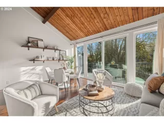 Photo #5: 24641281 Listing