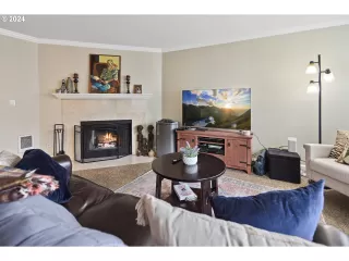 Photo #5: 24641796 Listing