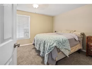 Photo #6: 24641796 Listing