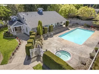 Photo #5: 24642169 Listing