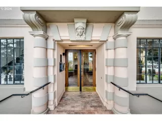 Photo #1: 24642732 Listing 