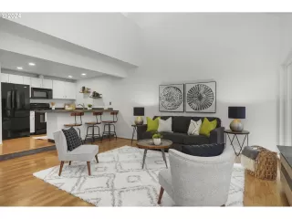 Photo #5: 24644255 Listing