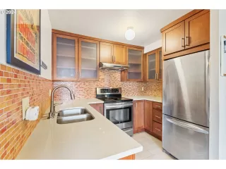 Photo #5: 24644465 Listing