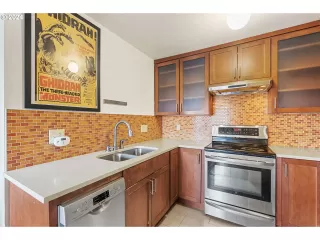 Photo #6: 24644465 Listing