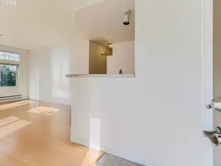 Photo #4: 24644596 Listing 