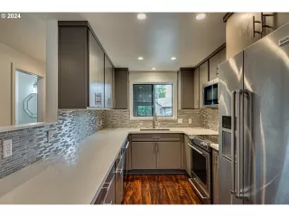 Photo #5: 24644636 Listing 