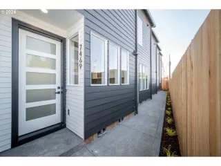 Photo #5: 24644929 Listing