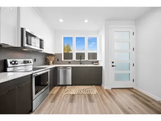 Photo #6: 24644929 Listing