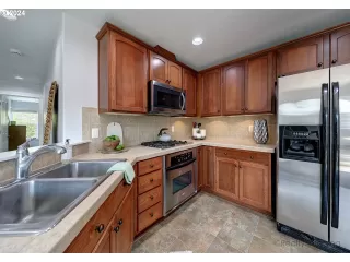 Photo #4: 24644970 Listing