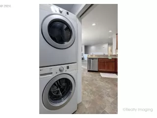 Photo #5: 24644970 Listing