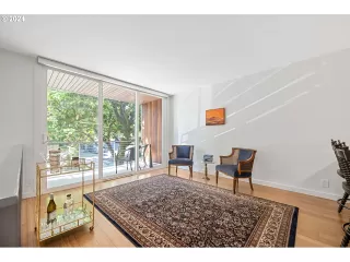 Photo #4: 24645949 Listing