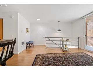 Photo #5: 24645949 Listing