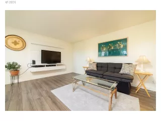 Photo #3: 24646911 Listing