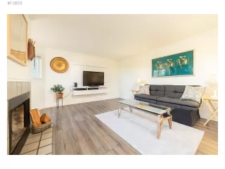 Photo #4: 24646911 Listing