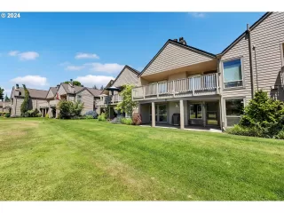 Photo #1: 24647352 Listing