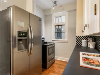 Photo #5: 24647646 Listing 