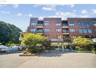 Photo #2: 24647960 Listing 