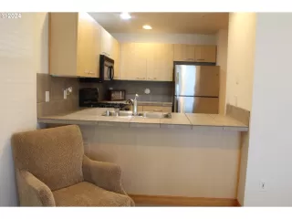 Photo #6: 24647960 Listing 