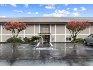 Photo #2: 24650145 Listing