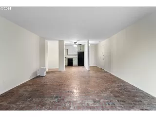 Photo #5: 24650145 Listing