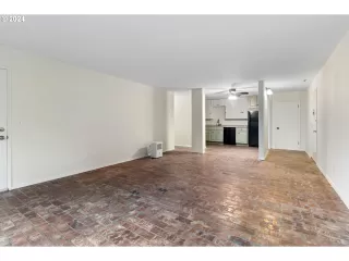 Photo #6: 24650145 Listing