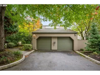 Photo #1: 24651852 Listing