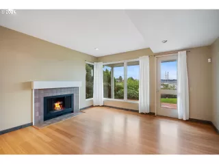 Photo #5: 24651852 Listing