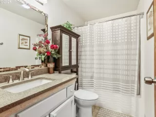 Photo #2: 246523127 Listing