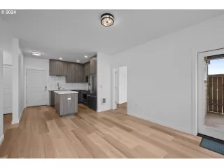 Photo #2: 24652402 Listing