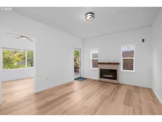 Photo #3: 24652402 Listing