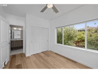 Photo #6: 24652402 Listing