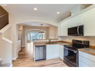 Photo #1: 24652568 Listing