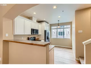 Photo #3: 24652568 Listing