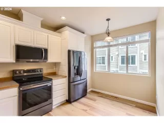 Photo #4: 24652568 Listing