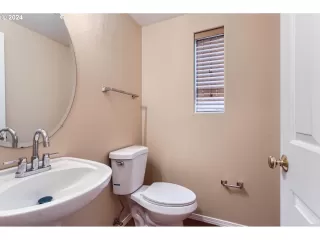 Photo #5: 24652568 Listing