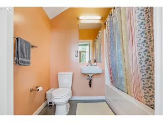 Photo #5: 24652762 Listing