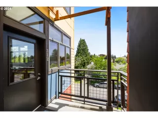 Photo #6: 24652762 Listing