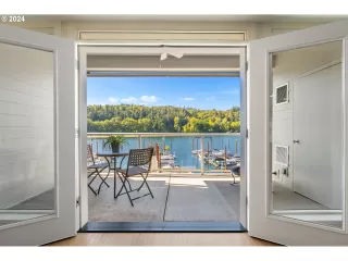 Photo #2: 24653214 Listing