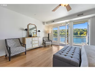 Photo #5: 24653214 Listing