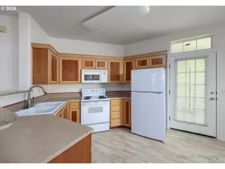 Photo #6: 24654319 Listing