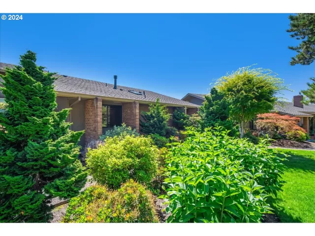 MLS: 24654938 Condo For Sale