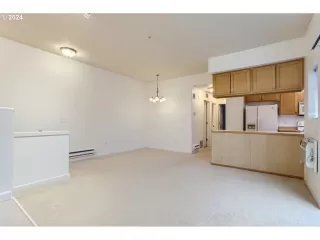 Photo #6: 24655496 Listing