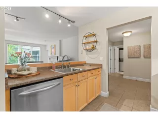 Photo #5: 24655636 Listing 