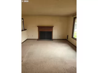 Photo #4: 24655714 Listing