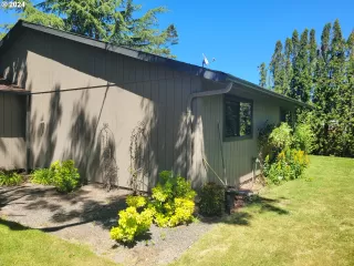 Photo #6: 24655714 Listing