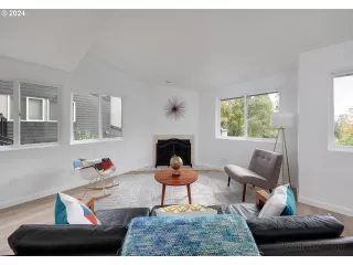 Photo #3: 24656307 Listing