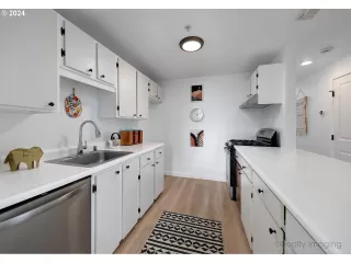 Photo #5: 24656307 Listing