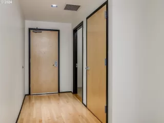 Photo #5: 24656908 Listing 