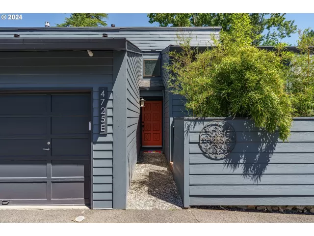 MLS: 24656949 Condo For Sale