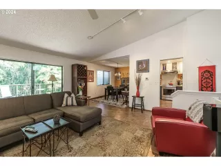 Photo #4: 24656949 Listing 